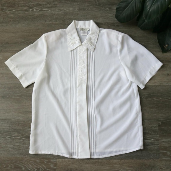 Vintage sheer white collared blouse with bow detail - Picture 2 of 8